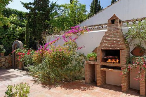 Bel-air Villa Sleeps 10 With Pool Air Con And Wifi