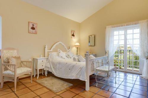 Bel-air Villa Sleeps 10 With Pool Air Con And Wifi