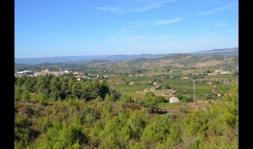 Falset Villa Sleeps 6 With Pool And Air Con