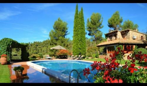 Falset Villa Sleeps 6 With Pool And Air Con