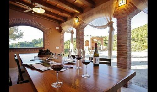 Villa In Falset Sleeps 6 With Pool