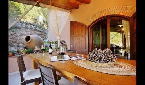 Villa In Falset Sleeps 6 With Pool