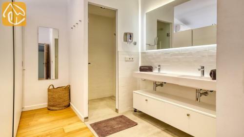 Foixa Villa Sleeps 10 Pool Air Con Wifi