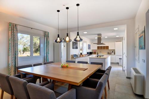Luxury 6 Bedroom Peaceful Oasis, Mallorca Villa 1001