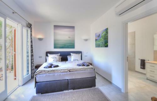 Luxury 6 Bedroom Peaceful Oasis, Mallorca Villa 1001