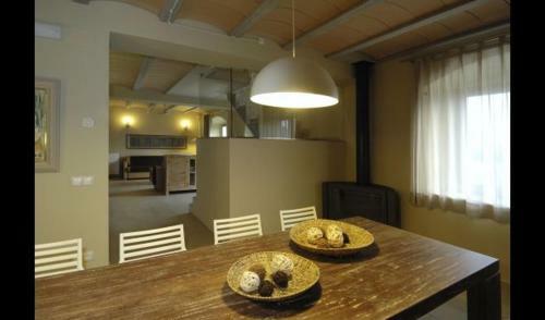 Fontcoberta Villa Sleeps 22 With Pool And Air Con