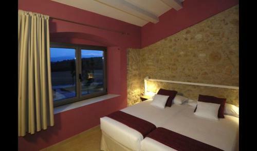 Fontcoberta Villa Sleeps 22 With Pool And Air Con