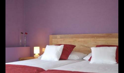 Fontcoberta Villa Sleeps 22 With Pool And Air Con