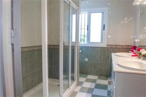 Fuengirola Villa Sleeps 14 With Pool Air Con And Wifi