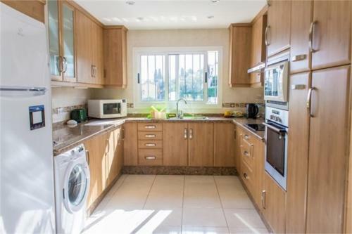 Fuengirola Villa Sleeps 14 With Pool Air Con And Wifi