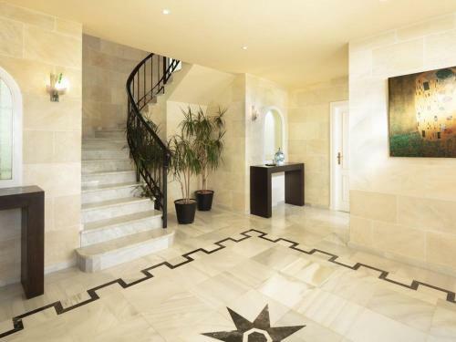 Fuengirola Villa Sleeps 14 With Pool Air Con And Wifi