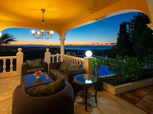 Fuengirola Villa Sleeps 14 With Pool Air Con And Wifi