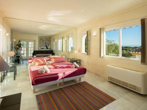 Fuengirola Villa Sleeps 14 With Pool Air Con And Wifi