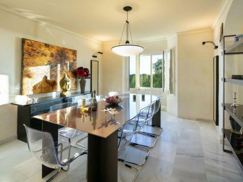 Fuengirola Villa Sleeps 14 With Pool Air Con And Wifi