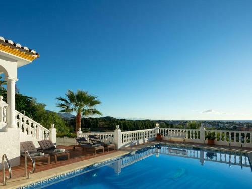 Fuengirola Villa Sleeps 14 With Pool Air Con And Wifi