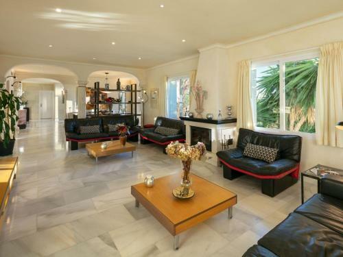 Fuengirola Villa Sleeps 14 With Pool Air Con And Wifi