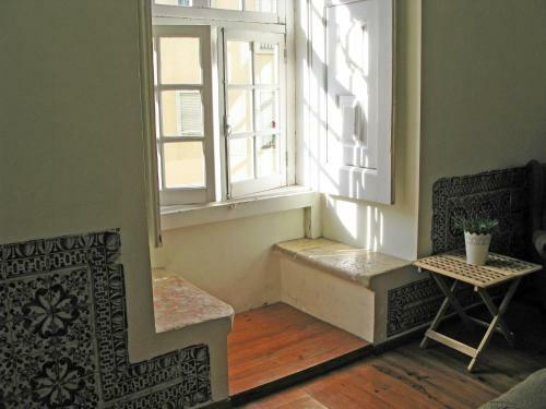 Johnies Place Lisbon Hostel