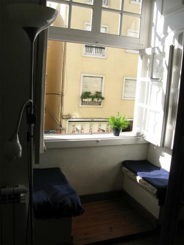 Johnies Place Lisbon Hostel