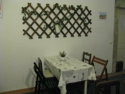 Johnies Place Lisbon Hostel