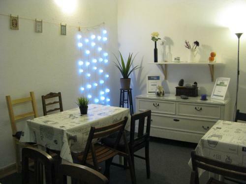 Johnies Place Lisbon Hostel
