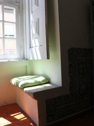 Johnies Place Lisbon Hostel