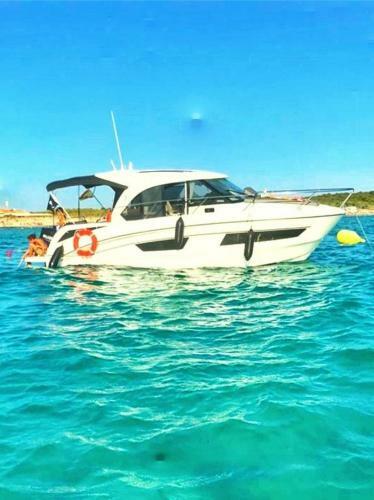 Yate De Lujo En Costa Brava
