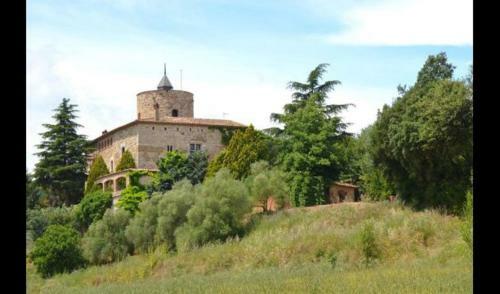 Girona Villa Sleeps 14 With Pool