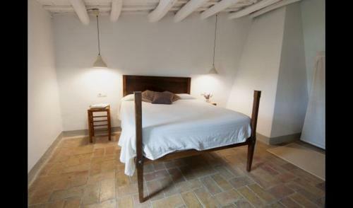 Girona Villa Sleeps 6 With Pool And Air Con