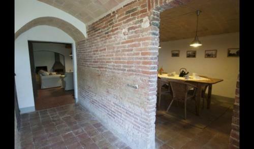 Girona Villa Sleeps 6 With Pool And Air Con