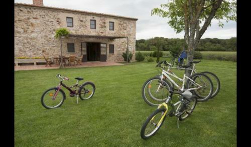 Girona Villa Sleeps 6 With Pool And Air Con