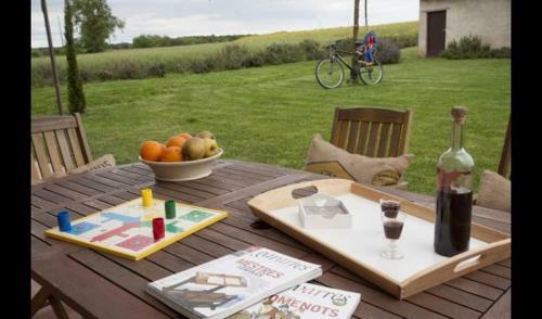 Girona Villa Sleeps 6 With Pool And Air Con