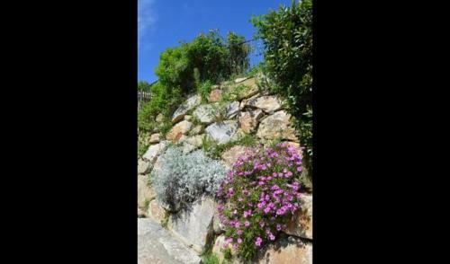 Girona Villa Sleeps 4 With Pool And Air Con