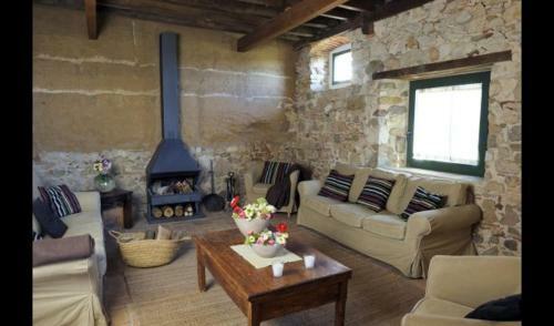 Girona Villa Sleeps 8 With Pool