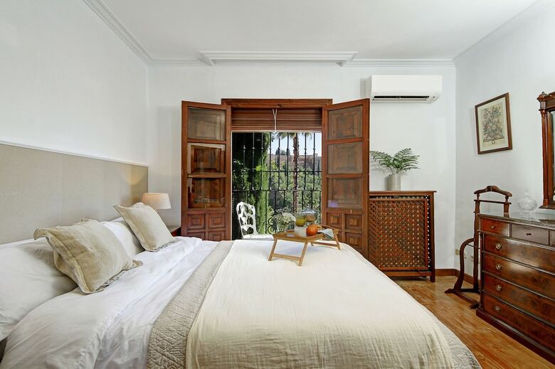 Apartamento 2.5 Million Villa. Magical Sunset. Super Close To Everything. 5br, 4ba, Pool, A/c+heating