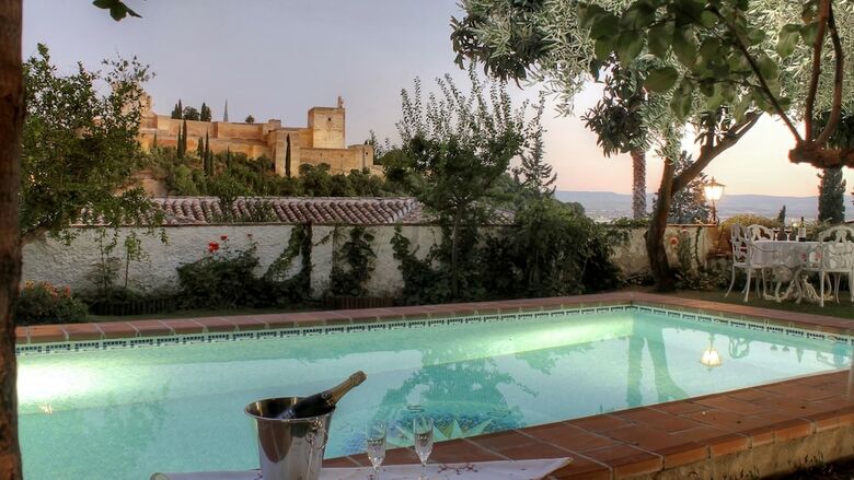 Apartamento 2.5 Million Villa. Magical Sunset. Super Close To Everything. 5br, 4ba, Pool, A/c+heating