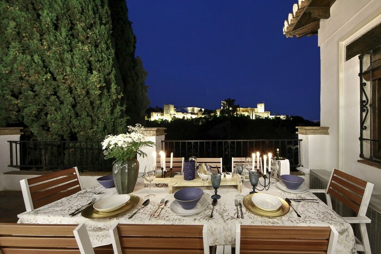 Apartamento 2.5 Million Villa. Magical Sunset. Super Close To Everything. 5br, 4ba, Pool, A/c+heating
