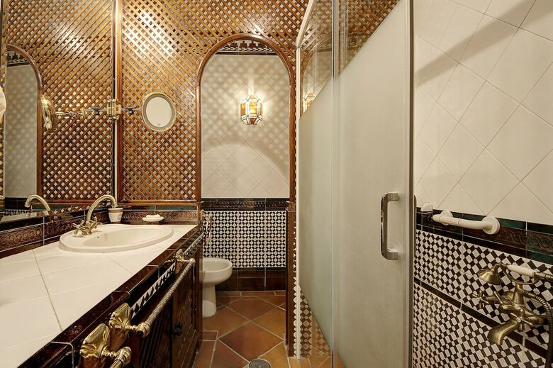Apartamento 2.5 Million Villa. Magical Sunset. Super Close To Everything. 5br, 4ba, Pool, A/c+heating