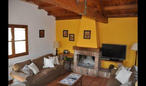Gironella Villa Sleeps 14 With Pool