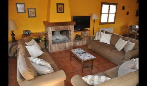 Gironella Villa Sleeps 14 With Pool