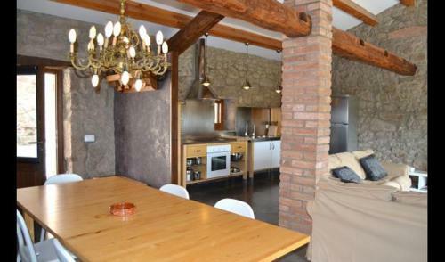 Gironella Villa Sleeps 7 With Pool