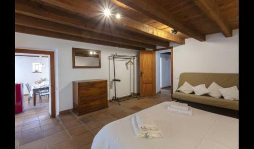 Gironella Villa Sleeps 11 With Pool