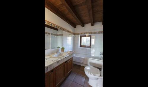 Gironella Villa Sleeps 11 With Pool