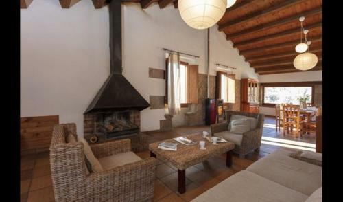 Gironella Villa Sleeps 11 With Pool