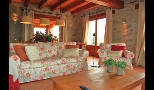 Villa In Gironella Sleeps 15 With Pool
