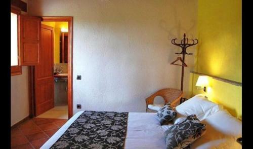 Villa In Gironella Sleeps 15 With Pool