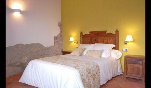 Villa In Gironella Sleeps 15 With Pool