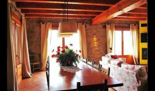 Villa In Gironella Sleeps 15 With Pool