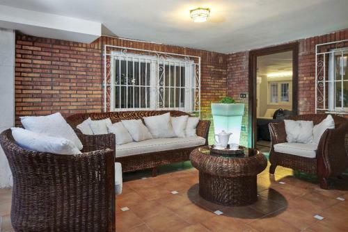 New. Luxury Villa C&c. Jard�n, Piscina Y Barbacoa