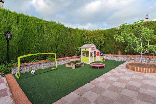 New. Luxury Villa C&c. Jard�n, Piscina Y Barbacoa