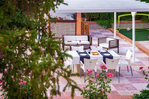 New. Luxury Villa C&c. Jard�n, Piscina Y Barbacoa